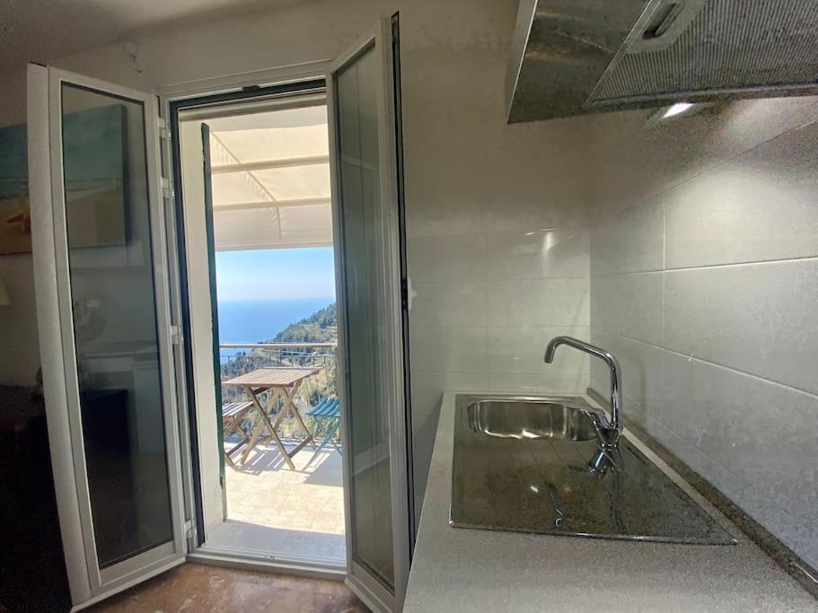 La Finestra Sul Mare A Drignana Villa Vernazza Exterior photo